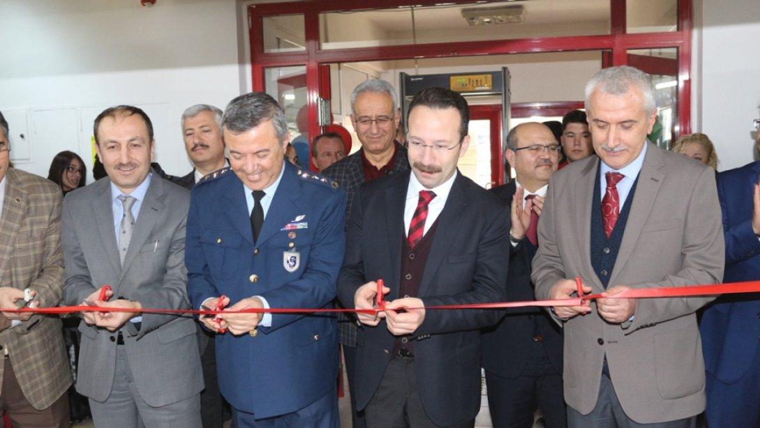 Şehit Hava Teğmen Ayfer Gök Anaokulunun E-Twinning Sergisi Kaymakamlık binasında düzenlendi.